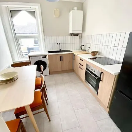 Stylish Centre Flat Close To Station Apartman
