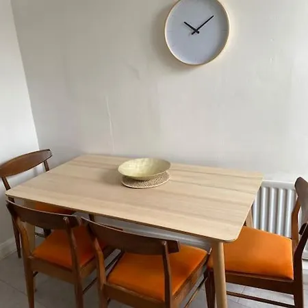 Stylish Centre Flat Close To Station *