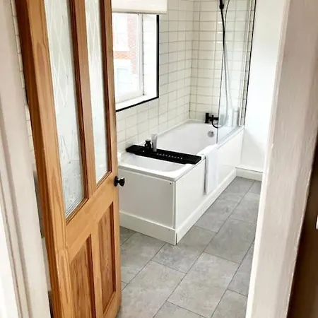 Stylish Centre Flat Close To Station Апартаменты